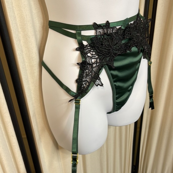 NWT- 3 PC SILKY GREEN LACE LINGERIE SET BRA, HIGH WAISTED G THONG & GARTER L/XL - Picture 5 of 13